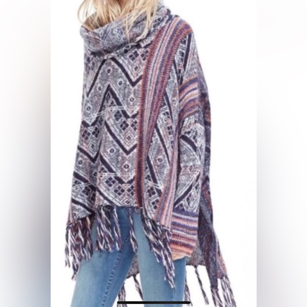 Free people lightweight knit poncho, size S/P